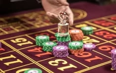 Spinoloco casino presented on mobile device in Pakistan with slots and live games